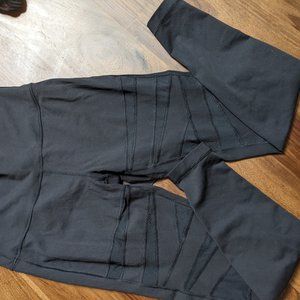 Lululemon black mesh striped leggings wunder under